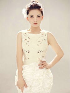 李湘唯美写真照 白裙子显清新