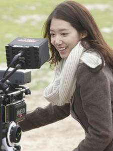 韩国女星朴信惠清新甜美笑容感染人