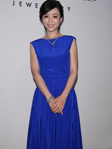 张静初蓝色裤裙优雅迷人