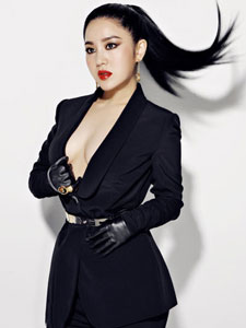 王碧儿最新杂志写真大片 黑色套装性.感迷人
