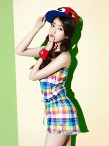 韩国90后女歌手李智恩娇俏甜美写真